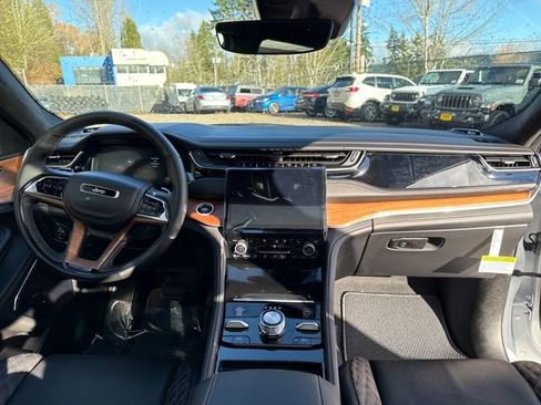 New 2025 Jeep Grand Cherokee L Summit image 11