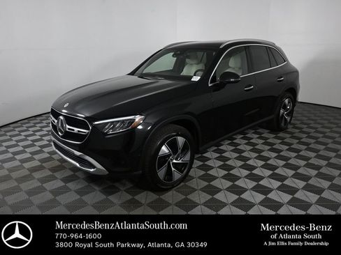 Used 2024 Mercedes-Benz GLC 300 4MATIC image 1