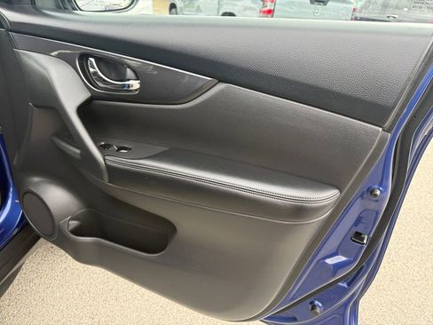 Used 2017 Nissan Rogue SV image 27