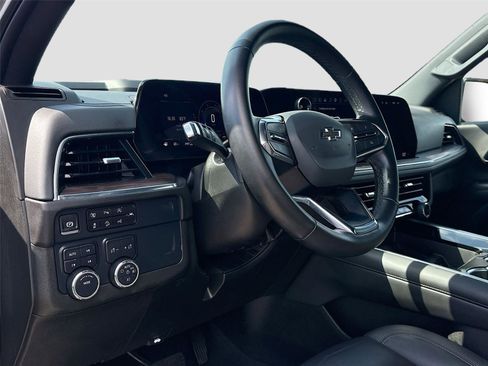 Used 2025 Chevrolet Suburban Z71 AWD/4WD image 9