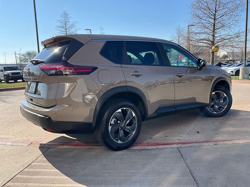 Used 2025 Nissan Rogue SV image 6