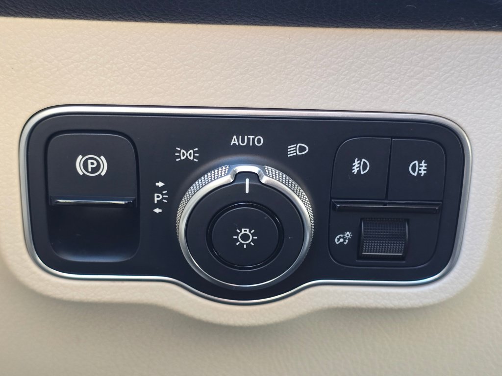 Used 2023 Mercedes-Benz GLB 250 w/ Premium Package image 37