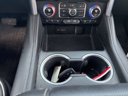 Used 2021 GMC Yukon XL SLT image 17