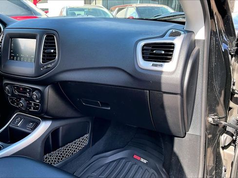 Used 2020 Jeep Compass Latitude image 18