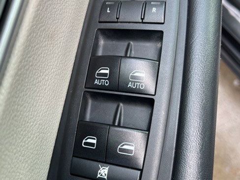 Certified 2018 Chrysler Pacifica Touring-L image 17