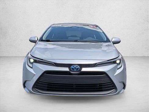 Used 2023 Toyota Corolla LE FWD image 2