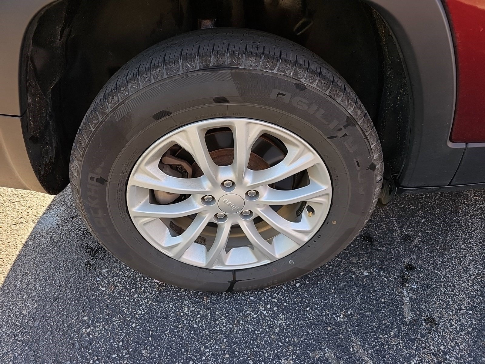 Used 2021 Jeep Cherokee Latitude AWD/4WD image 13