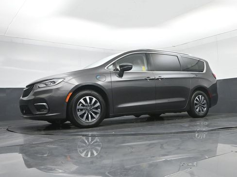 Used 2021 Chrysler Pacifica Touring-L image 77