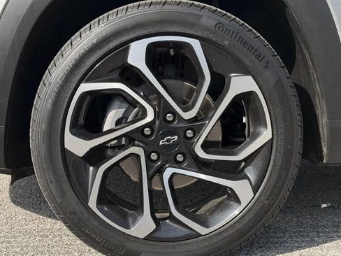 Used 2025 Chevrolet Trax RS w/ Sunroof Package image 41