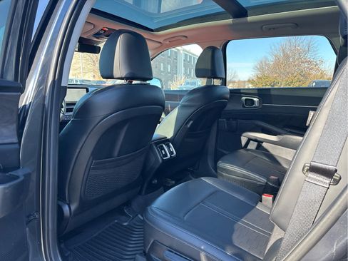 Used 2024 Kia Sorento SX image 5