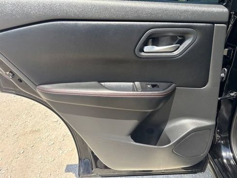 Used 2025 Nissan Rogue SV AWD/4WD image 24