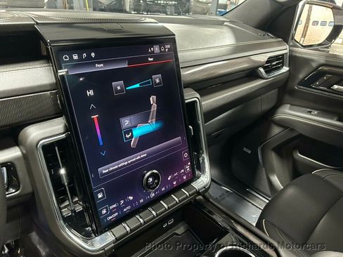 Used 2025 GMC Yukon XL Elevation image 17