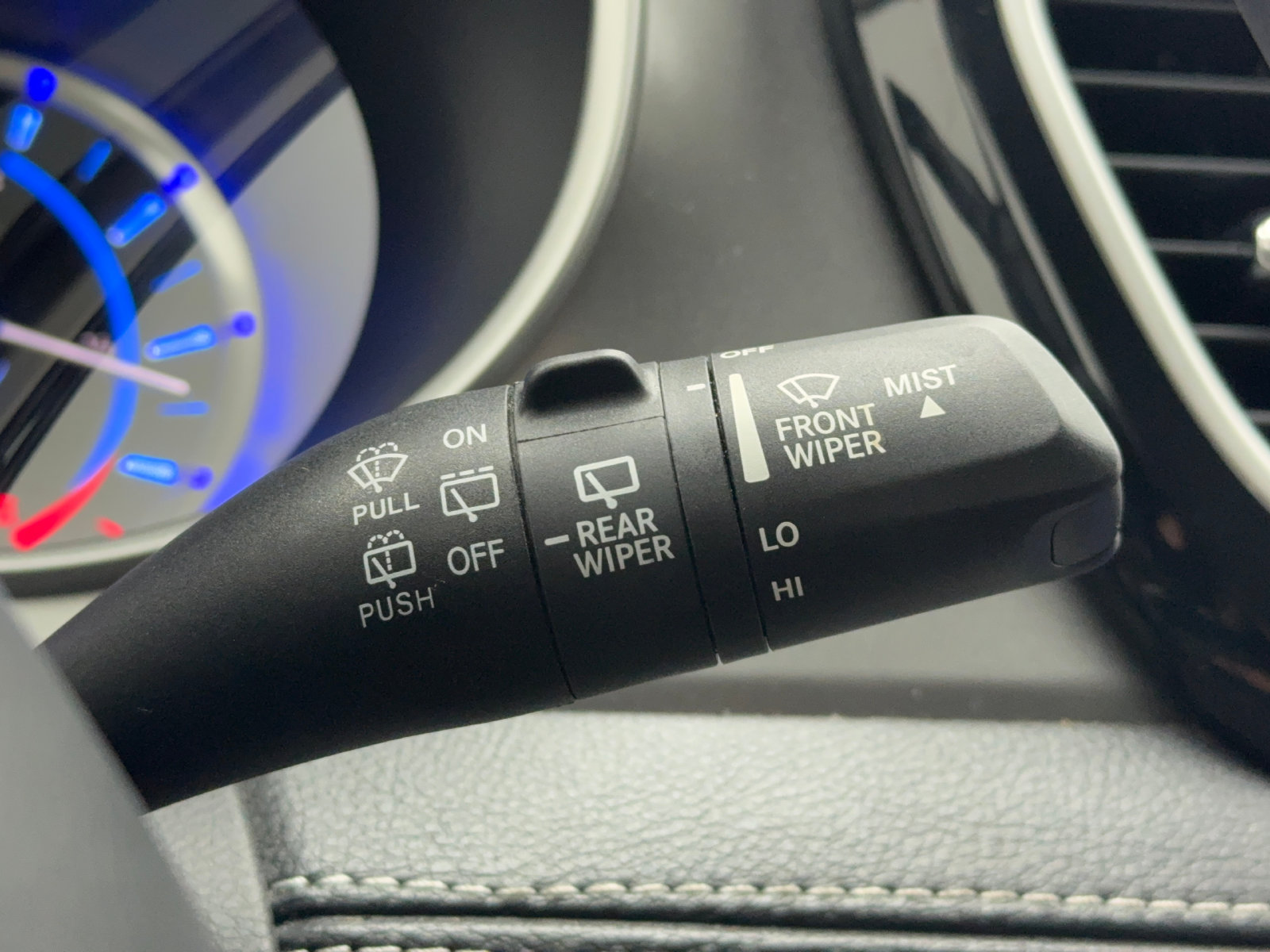 Used 2023 Chrysler Pacifica Touring-L FWD image 31