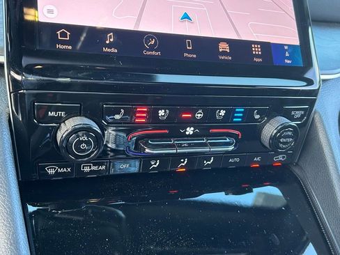 New 2025 Jeep Grand Cherokee Limited w/ Luxury Tech Group II image 14