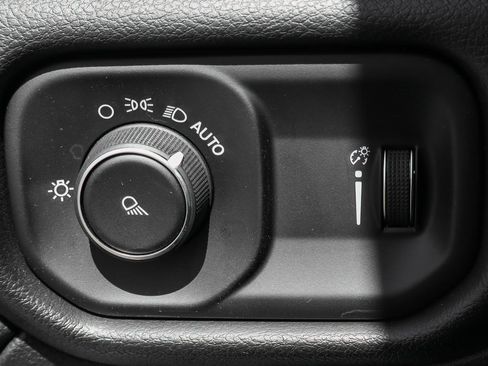 Used 2024 RAM 2500 Tradesman w/ Chrome Appearance Group image 20