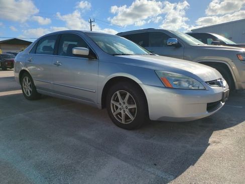 Used 2004 Honda Accord EX image 2