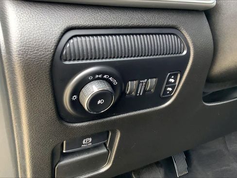 Used 2023 Jeep Wagoneer L Series III w/ Preferred Equipment Group image 35