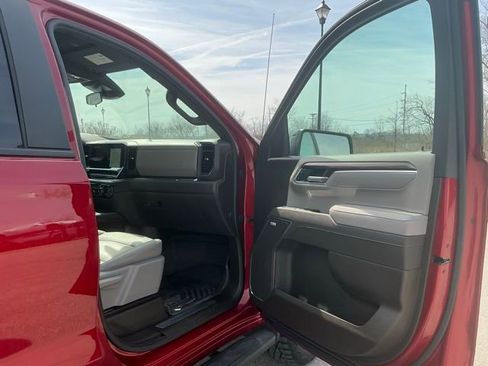 Used 2025 Chevrolet Silverado 1500 LT Trail Boss w/ Convenience Package II image 18