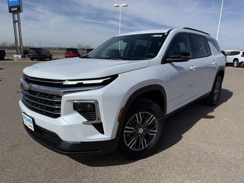 New 2026 Chevrolet Traverse LT image 3