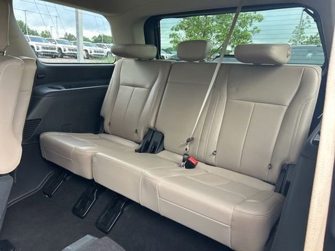 Used 2024 Ford Expedition XLT AWD/4WD image 7