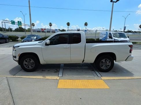 Used 2025 Nissan Frontier SV RWD image 8