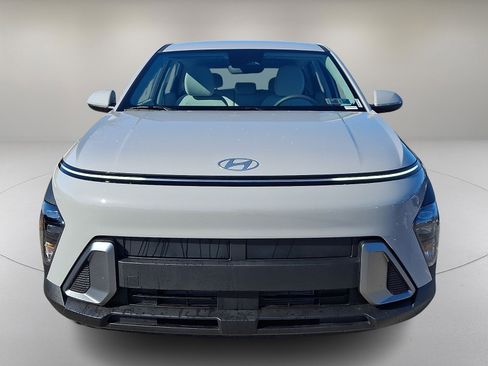 New 2026 Hyundai Kona SE image 2
