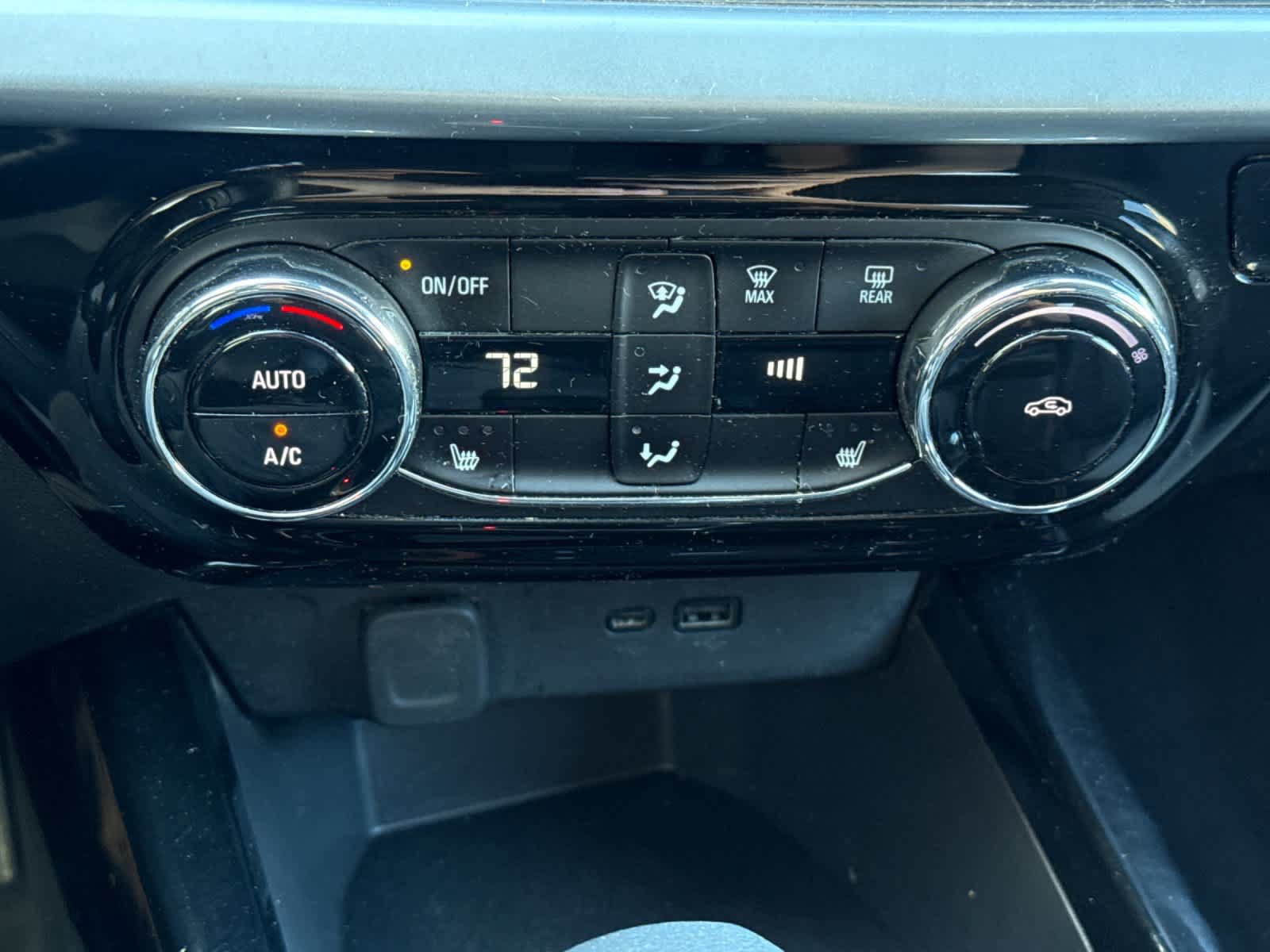 Used 2024 Chevrolet Trax LT w/ LT Convenience Package FWD image 20