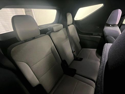 Used 2025 Chevrolet Traverse LT image 26