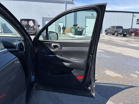 Used 2024 Kia Sorento S FWD image 18