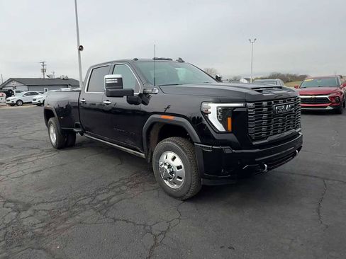 New 2026 GMC Sierra 3500 Denali Ultimate w/ LPO, Black Badging Package AWD/4WD image 2