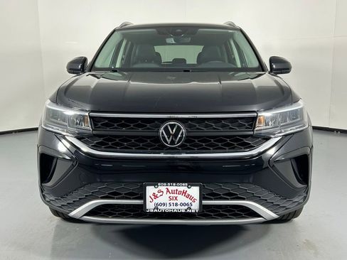 Used 2023 Volkswagen Taos SE w/ Black Wheel Package AWD/4WD image 2