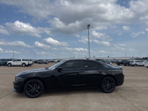 Used 2023 Dodge Charger SXT w/ Blacktop Package image 11