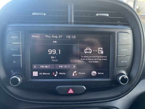 Used 2025 Kia Soul LX w/ LX Technology Package FWD image 16