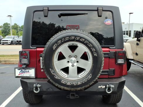 Used 2012 Jeep Wrangler Unlimited Sahara w/ Dual Top Group AWD/4WD image 5