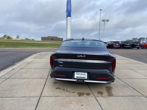 Used 2025 Kia K4 LXS image 11