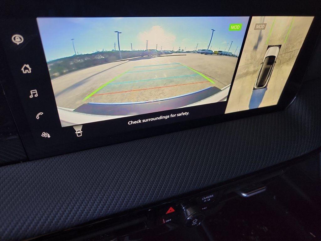 Certified 2025 Nissan Kicks SR FWD image 21