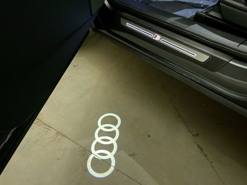 Certified 2025 Audi Q5 2.0T Premium Plus w/ Premium Plus Package image 11