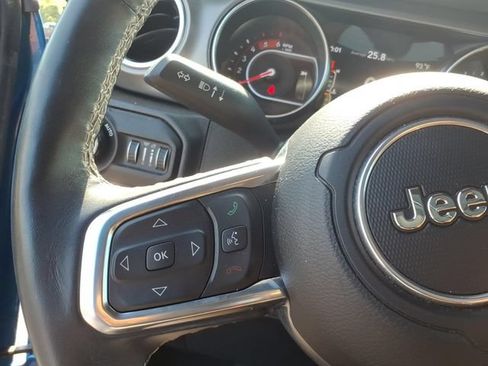 Used 2022 Jeep Wrangler Unlimited Rubicon w/ LED Lighting Group AWD/4WD image 7
