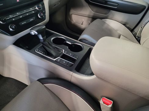 Used 2019 Kia Sedona EX FWD image 26