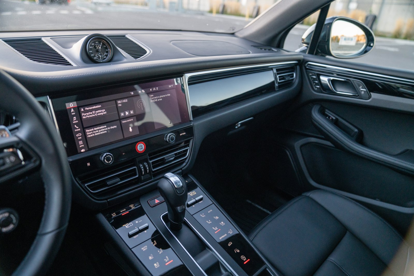 Certified 2026 Porsche Macan Turbo AWD/4WD image 16