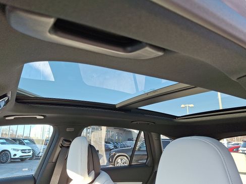 Used 2026 Mercedes-Benz GLC 300 4MATIC image 12