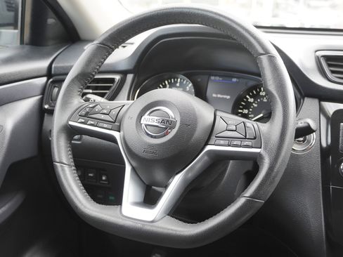 Used 2020 Nissan Rogue SV image 31