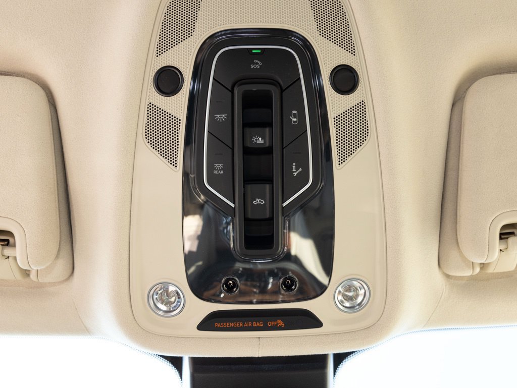 Used 2025 Bentley Bentayga AWD/4WD image 52