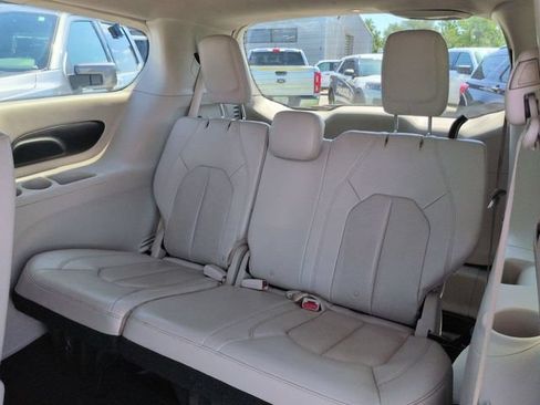 Used 2021 Chrysler Voyager Lxi FWD image 12