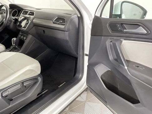 Used 2018 Volkswagen Tiguan SEL image 16