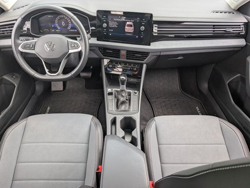 Used 2025 Volkswagen Jetta SE w/ Sunroof Package FWD image 23