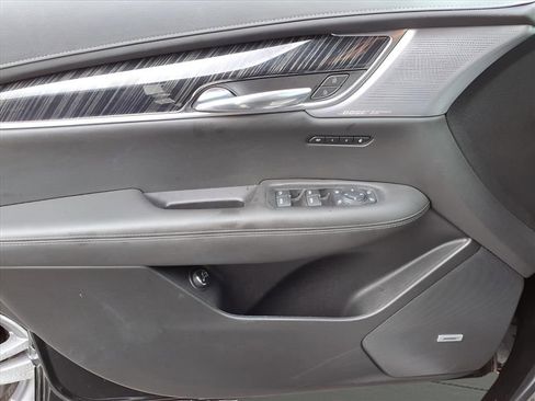 Used 2024 Cadillac XT6 Premium Luxury image 18