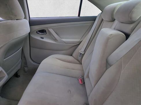 Used 2010 Toyota Camry LE FWD image 17