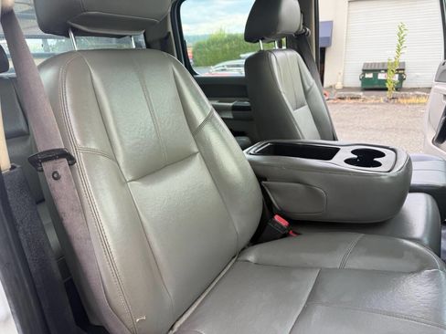 Used 2011 GMC Sierra 3500 W/T w/ Skid Plate Package image 11