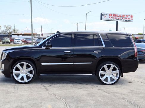 Used 2015 Cadillac Escalade Luxury image 6